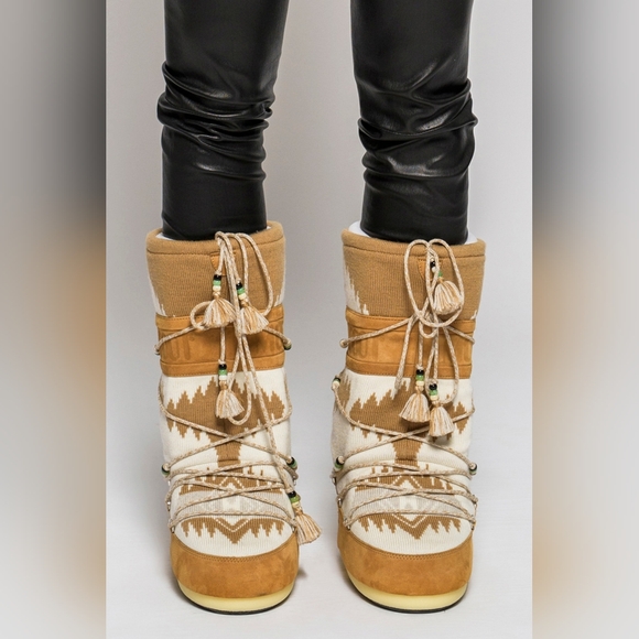 SOLD Alanui Moon Boots - Picture 6 of 10